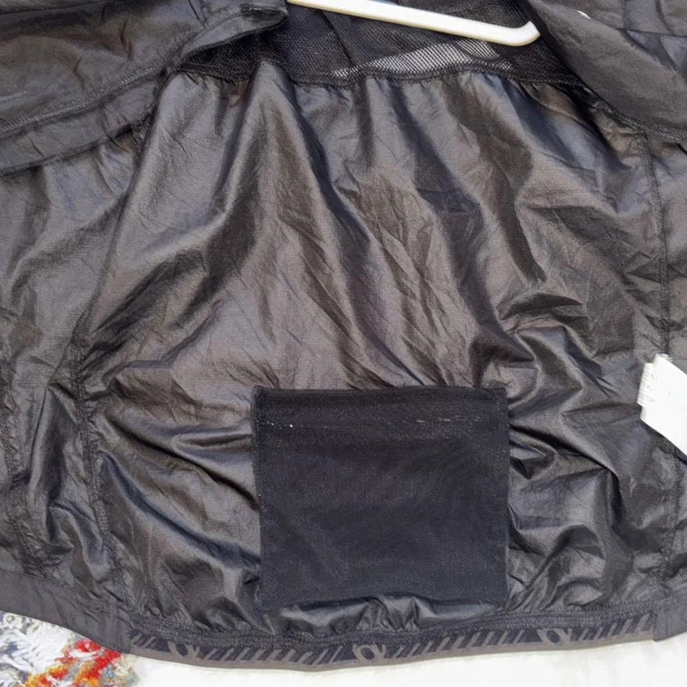 Bontrager Running Lightweight Packable Wind Jacket, Size M - Picture 11 of 16